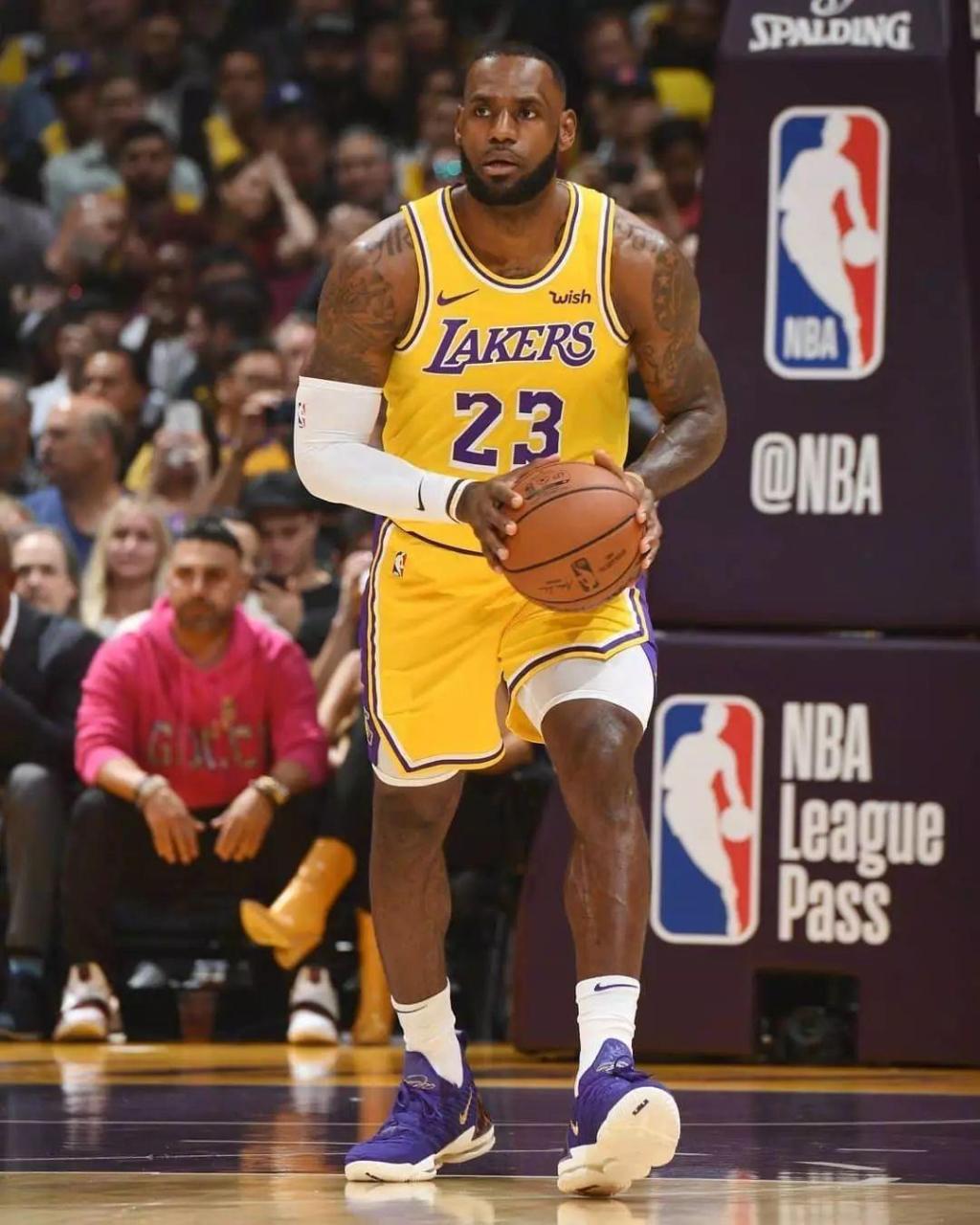 前场任意球 前场任意球